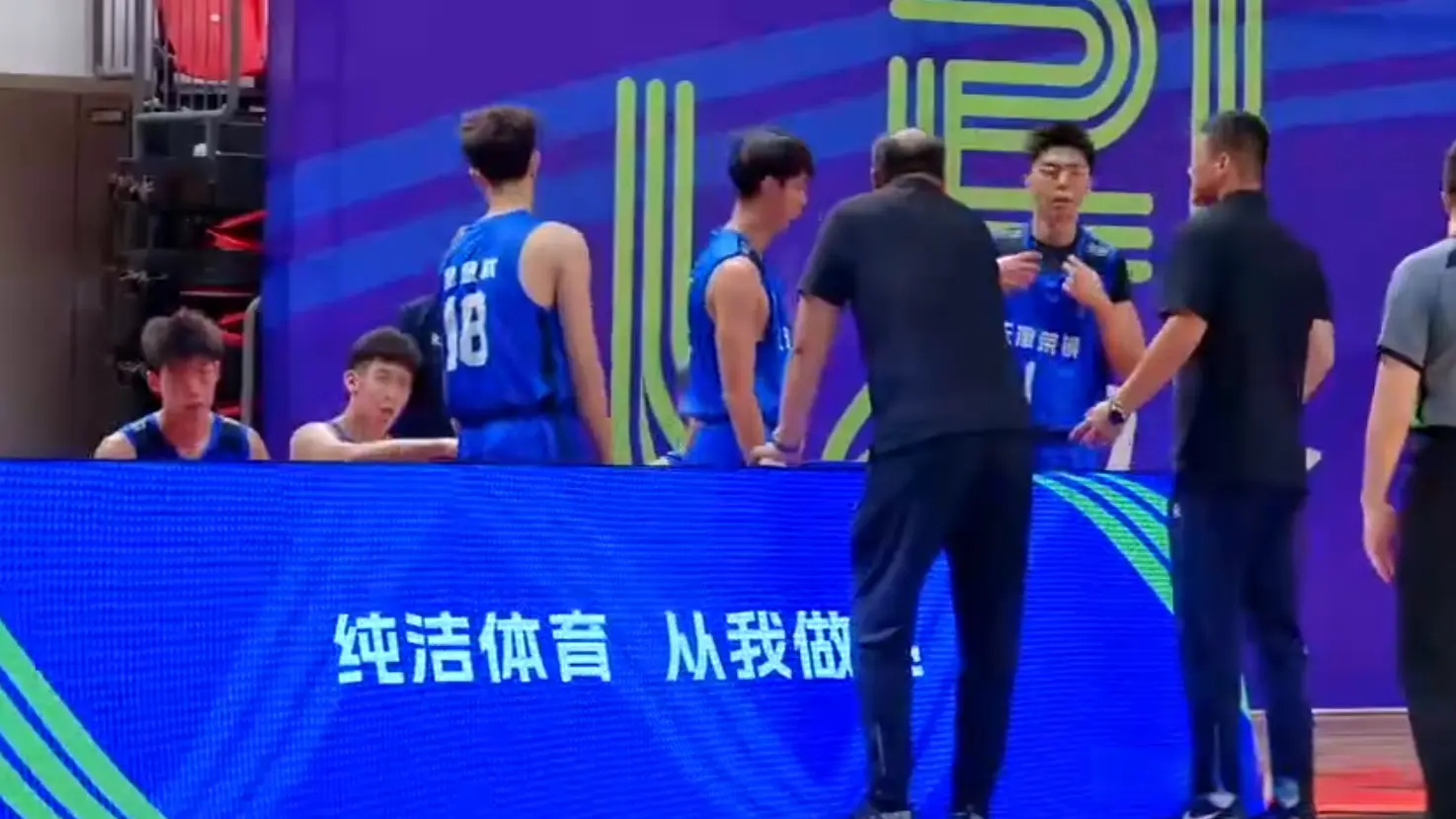 寻牛堂 苦战双加时！山东大汉砍46+11，率上海力克强敌，何佳轩空砍39+13